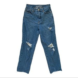 4/25💜 Distressed Mom Jeans